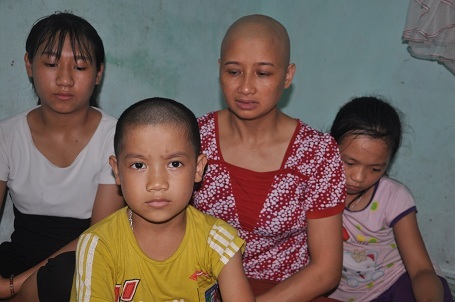 3 con của chị còn nhỏ dại, chồng thì đã chết vì bệnh thận.