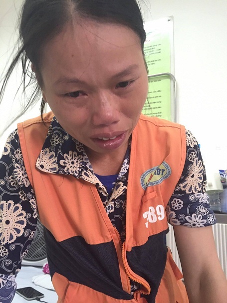 Người đàn bà này kiệt quệ vì không có ai để bấu víu.