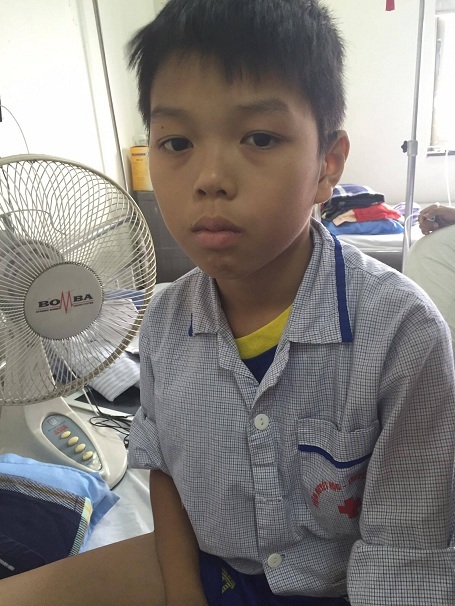 Con trai chị là bé Long được chẩn đoán bị ung thư máu.