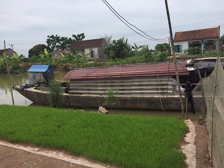 Con thuyền gia đình chị Vân đi mượn để sinh sống suốt 7 năm qua.