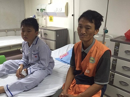Xót xa 2 mẹ con nhường nhau một suất ăn khi cùng đi chữa bệnh - 5 Nỗi buồn bao phủ hết cả gia đình anh.
