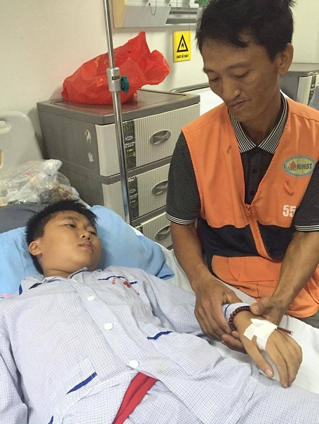 Xót xa 2 mẹ con nhường nhau một suất ăn khi cùng đi chữa bệnh - 6 Thương con...