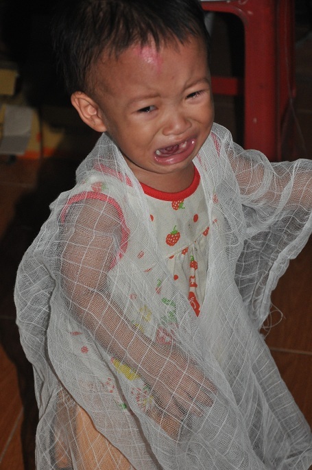 Bé My mới 15 tháng tuổi và vẫn đang bú mẹ.