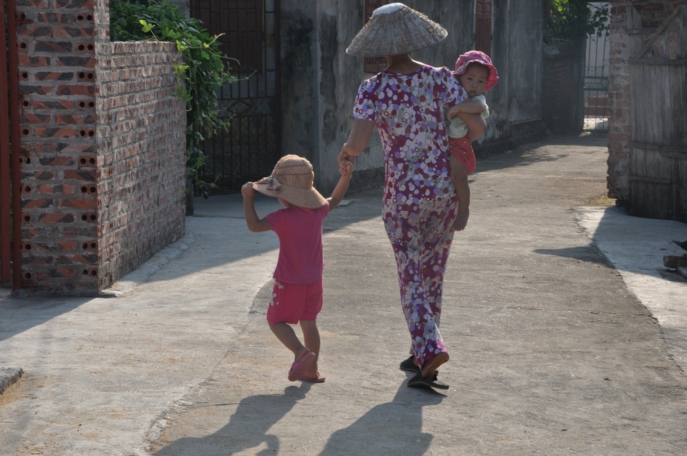 Nhà không còn ai, chỉ có 3 bà cháu dựa nhau để sống.