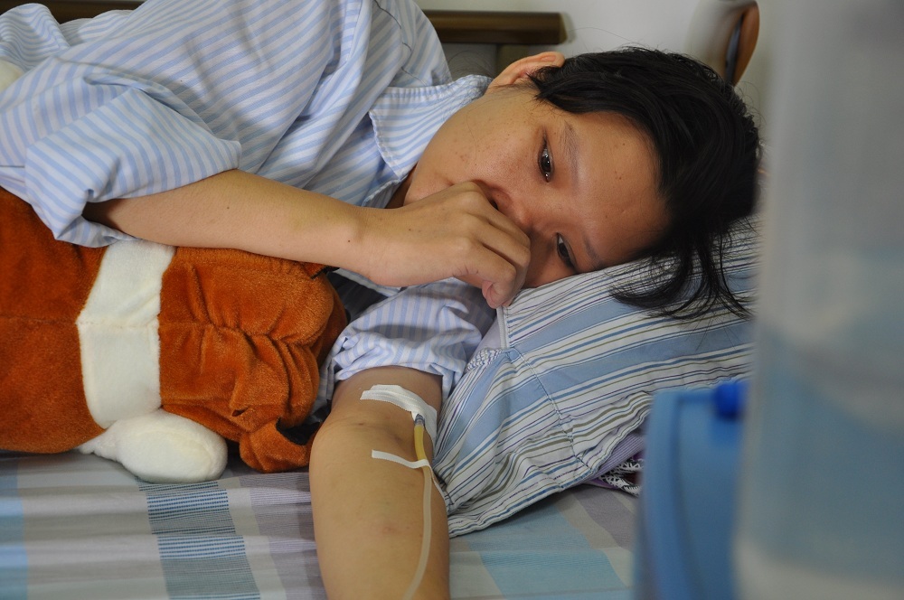 Không được ở gần con nên chị Hảo ngày nào cũng khóc nhớ con.