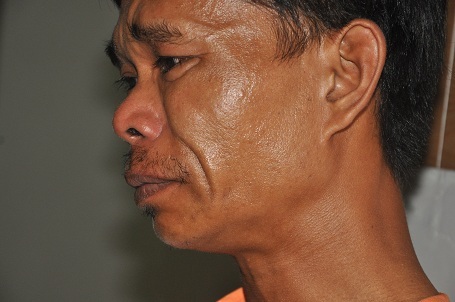 Không có tiền chữa cho con, anh Thuận phải xin cho con về nhà.