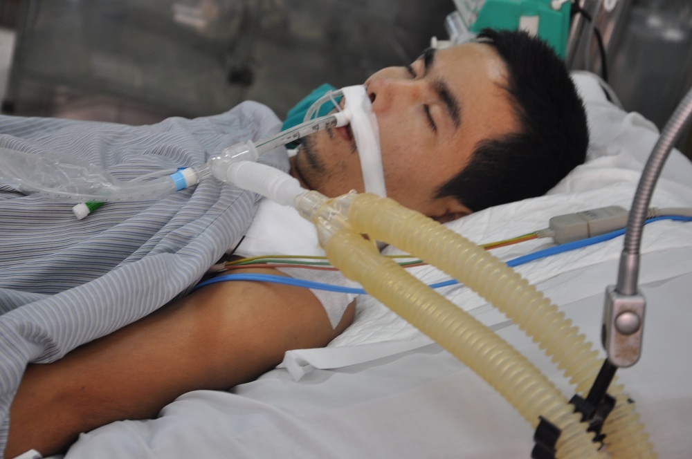 Hiện tại anh đang đáp ứng được tốt và có nhiều hi vọng cứu sống.