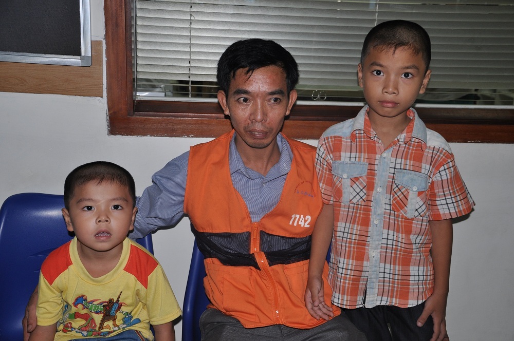 Các con của anh Trường bị rối loạn đông máu nên phải thường xuyên lên bệnh viện điều trị.