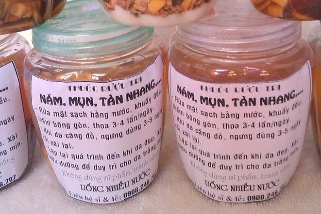 Dùng rượu thuốc trị nám, mụn, dễ mang họa vào thân - 1 Cẩn trọng khi sử dụng rượu thuốc trị mụn không rõ nguồn gốc.
Ảnh: T.G