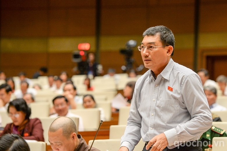 Phó chủ nhiệm Văn phòng Quốc hội lo lắng tình trạng “quân xanh-quân đỏ” - 2 Đại biểu Phạm Huy Hùng - nguyên Chủ tịch HĐQT ngân hàng Vietinbank (Ảnh: Quochoi.vn).