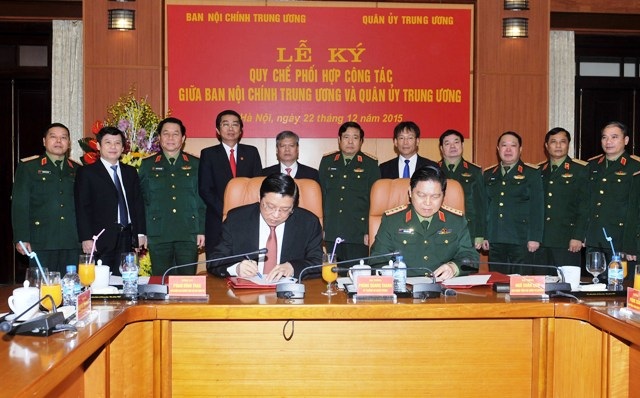 Ban Nội chính Trung ương và Quân ủy Trung ương ký kết quy chế phối hợp - 1 Lãnh đạo hai cơ quan chứng kiến lễ ký kết (Ảnh: Noichinh.vn).