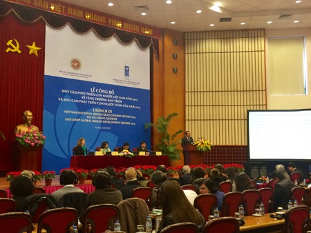 Phát triển con người của Việt Nam đang chậm dần và tụt hậu - 1 Năm 2014, Chỉ số phát triển con người (HDI) của Việt Nam được xếp thứ 116/188 nước, tức là ở thứ hạng trên của nhóm các nước có mức phát triển con người trung bình (Ảnh: Thế Kha).