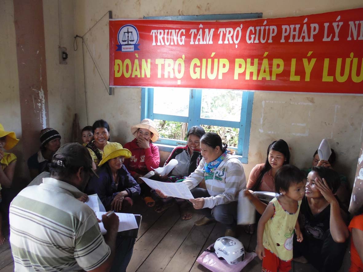 Bộ Tư pháp giao chỉ tiêu cho các Trung tâm trợ giúp pháp lý - 1 Một buổi trợ giúp pháp lý (Ảnh: Bộ Tư pháp).