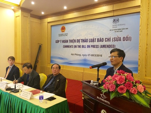 Băn khoăn việc thêm chức danh Giám đốc, Tổng giám đốc cơ quan báo chí - 1 Ông Đặng Đình Luyến phát biểu tại hội thảo.