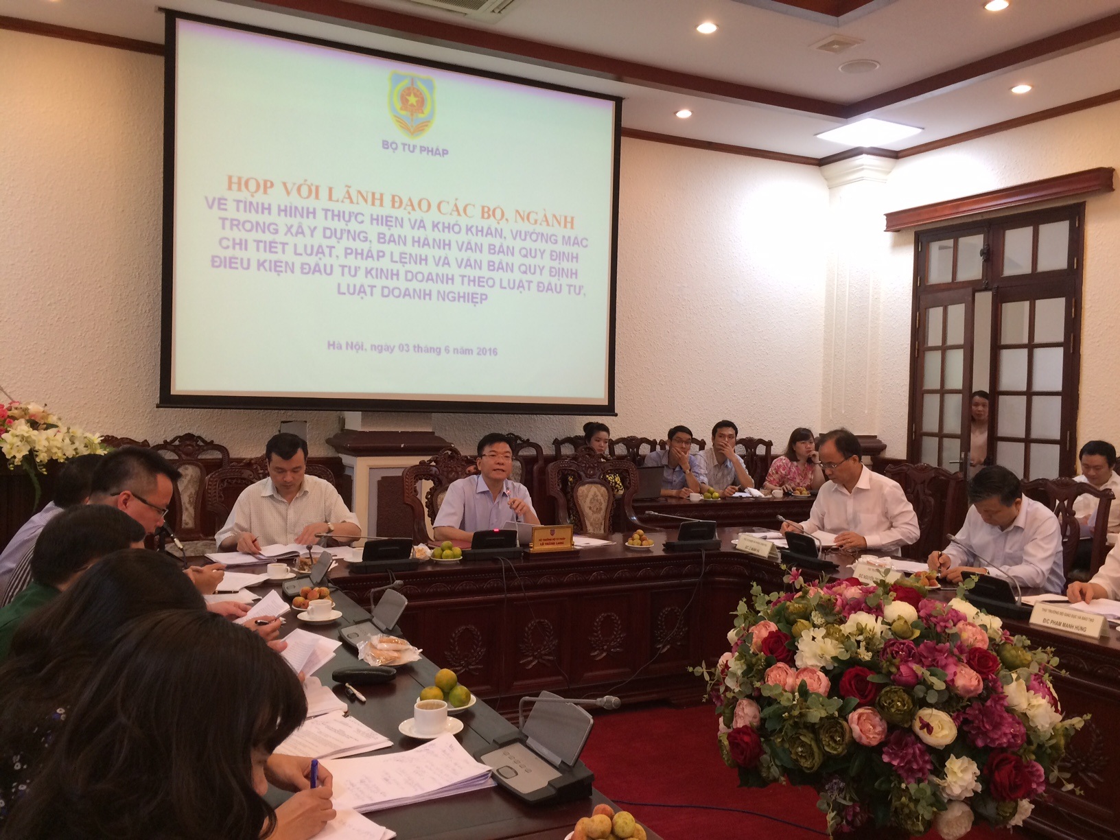 Bộ trưởng Bộ Tư pháp Lê Thành Long chủ trì cuộc họp (Ảnh: T.K)