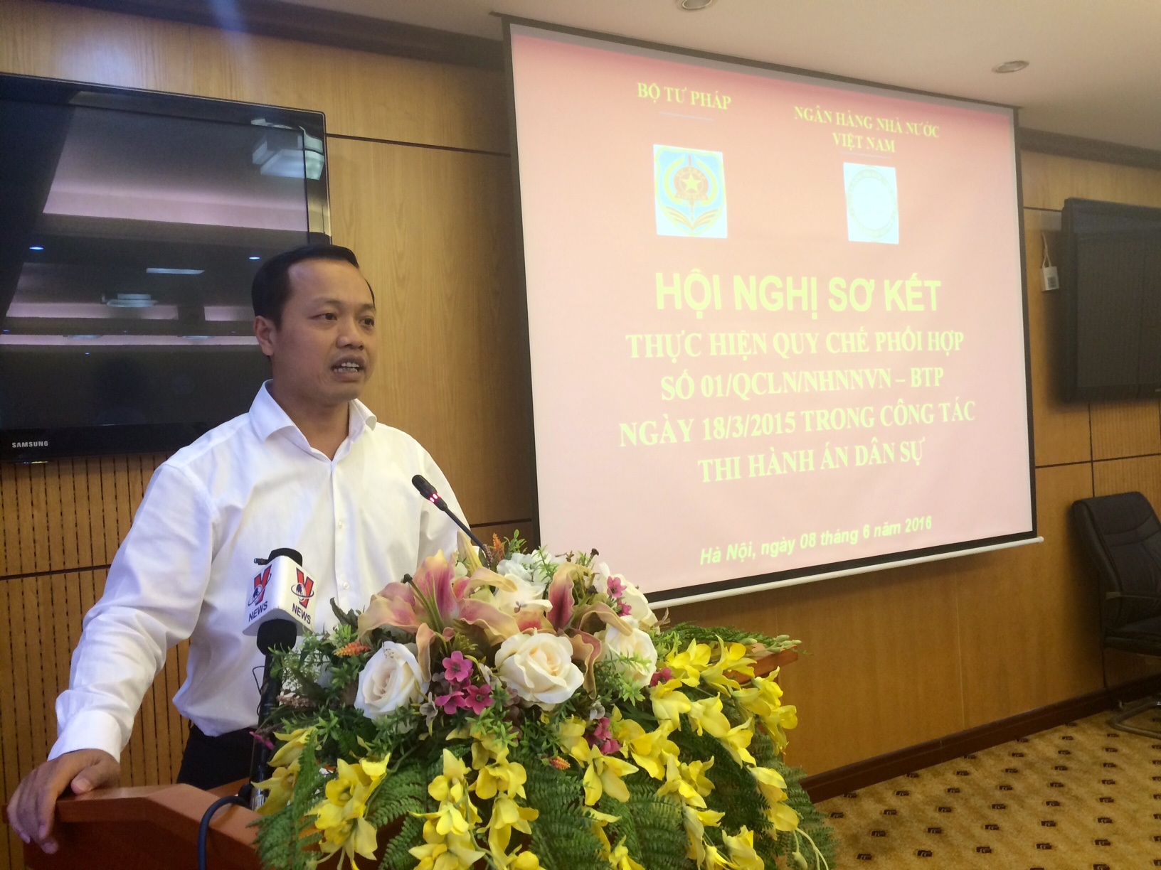 “Số tiền phải thi hành án lớn nhưng tài sản bảo đảm có giá trị rất nhỏ” - 1 Thứ trưởng Bộ Tư pháp Trần Tiến Dũng chỉ đạo tại cuộc họp về thi hành án liên quan đến các tổ chức tín dụng, ngân hàng mới đây (Ảnh: T.K)