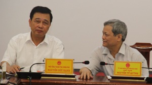 Ông Nguyễn Đức Hạnh - Phó Tổng Thanh tra Chính phủ và ông Nguyễn Tử Quỳnh - Chủ tịch UBND tỉnh Bắc Ninh (phải) tại buổi công bố quyết định thanh tra (Ảnh: TTCP)