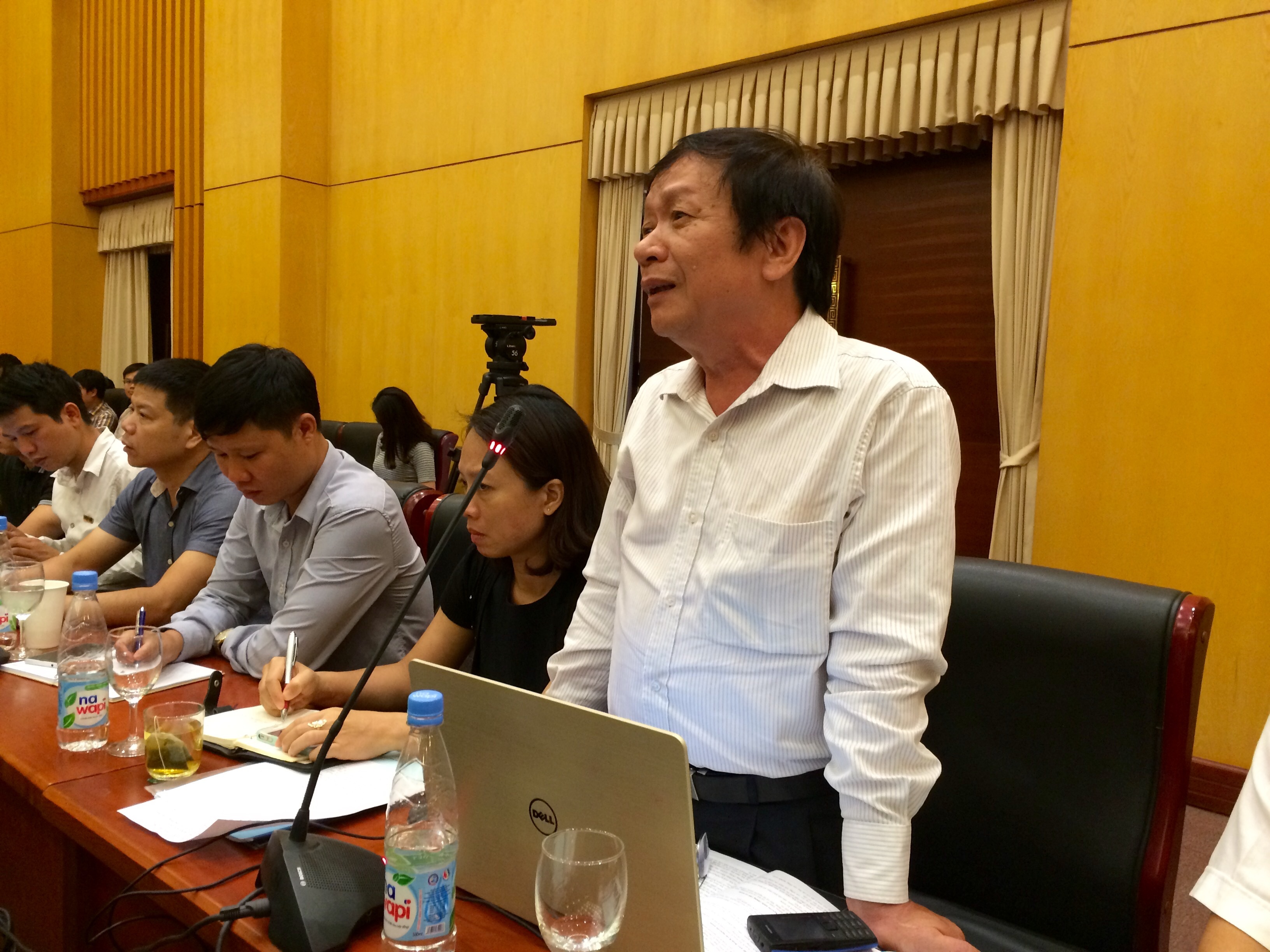 “Quy hoạch tài nguyên nước sông Hồng để hợp thức hóa dự án giao thông thủy xuyên Á?” - 2 TS Đào Trọng Tứ phát biểu tại hội thảo (Ảnh: T.K)