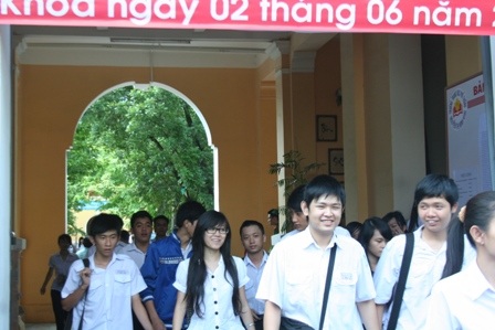 Đề Toán không khó, thí sinh xong sớm - 9 Đề Toán không khó, thí sinh xong sớm - 9