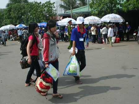 Cận ngày thi, sĩ tử tấp nập dồn về thành phố - 5