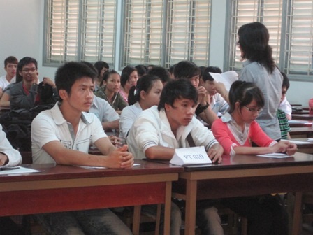 Thí sinh đội nắng đến làm thủ tục dự thi - 13 Thí sinh đội nắng đến làm thủ tục dự thi - 13