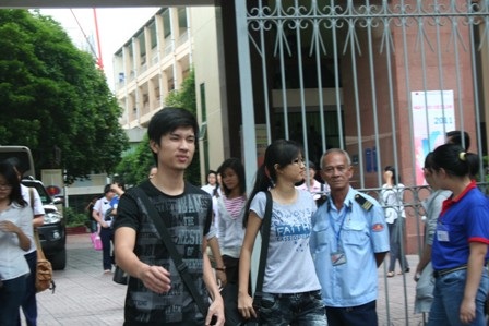 16 thí sinh bị đình chỉ thi trong buổi thi sáng nay - 2 16 thí sinh bị đình chỉ thi trong buổi thi sáng nay - 2
