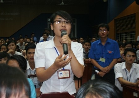 Chủ tịch nước lắng nghe tâm tư của hơn 200 sinh viên trường luật - 3 Chủ tịch nước lắng nghe tâm tư của hơn 200 sinh viên trường luật - 3