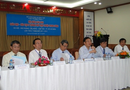 Nhà trường đứng ra quản lý việc dạy thêm - 1 Nhà trường đứng ra quản lý việc dạy thêm