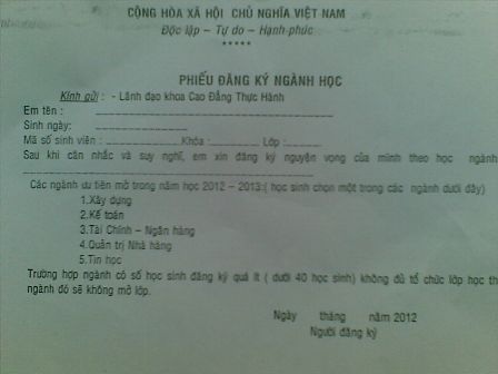 Bị “ép” học trái ngành, HS bức xúc - 1 Bị “ép” học trái ngành, HS bức xúc
