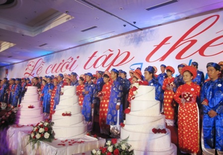 Sân khấu đạt kỷ lục Sân khấu tiệc cưới lớn nhất dài 52m.