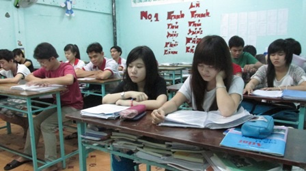 Những lưu ý “bỏ túi” trong kỳ thi tốt nghiệp THPT 2013 - 1 Gần 22g học sinh trường dân lập Thăng Long mới kết thúc một ngày học tập của mình