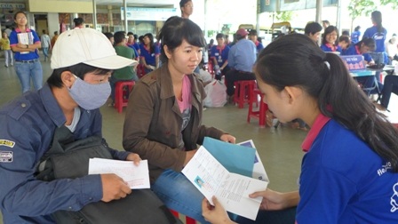 Chỗ trọ miễn phí, giá rẻ “rộng cửa” đón thí sinh tại TPHCM - 3 Thí sinh ở bến xe được tư vấn tìm chỗ ở