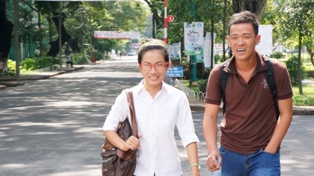 Đề Toán tương đối khó, nhiều thí sinh ra sớm - 14 Nhiều thí sinh ra sớm dù không làm hết đề thi. (Ảnh: Lê Phương - Quốc Anh).
