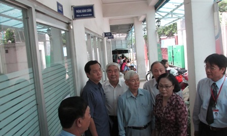 Chuyển sinh viên ĐH Hùng Vương TPHCM sang 4 trường để thi tốt nghiệp - 1 Lùm xùm tại trường ĐH Hùng Vương TPHCM khiến sinh viên chậm tốt nghiệp.