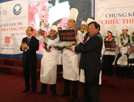 Quảng bá hình ảnh du lịch Việt qua ẩm thực - 3 Đội InterContinental Đà Nẵng trình bày món ăn theo thực đơn