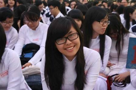 Đôi bạn vừa học giỏi vừa công tác Đoàn xuất sắc - 3 Năng nổ hoạt động đoàn nhưng suốt 11 năm liền Hồng Trang luôn đạt danh hiệu học sinh giỏi