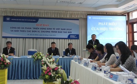 ĐH Kinh tế TPHCM đào tạo thêm nhiều ngành mới - 1 Hiệu trưởng ĐH Kinh tế TPHCM công bố những chuyên ngành mới của trường.