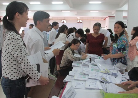 Giảm hồ sơ ảo, Sư phạm khởi sắc - 1 Các Sở GD-ĐT khu vực phía Nam bàn giao hồ sơ ĐH, CĐ cho các trường vào sáng nay 12/5.