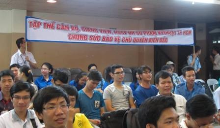 Phản đối Trung Quốc đặt giàn khoan trái phép ở Việt Nam