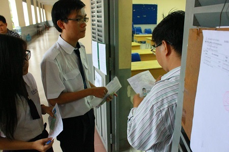 Phòng thi chỉ có 1 thí sinh! - 4 Bước vào làm thủ tục như bình thường.