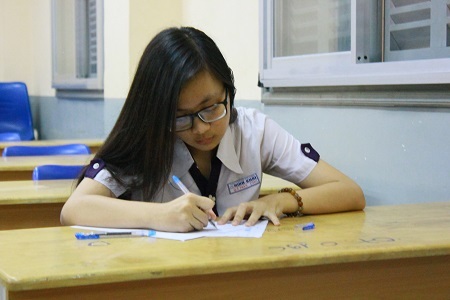 Phòng thi chỉ có 1 thí sinh! - 6 Thí sinh Quế Trân trong buổi thi. (Ảnh: Lê Phương)