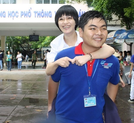 Những thí sinh được cõng đến trường thi - 2 Gương mặt sáng ngời đầy tự tin của Thùy Linh.
