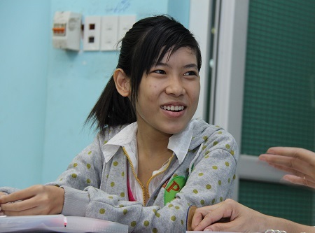Những thí sinh được cõng đến trường thi - 3 Khiếm khuyết ở đôi chân không làm Ngô Thị Yến Thảo thôi ước mơ đến giảng đường.
