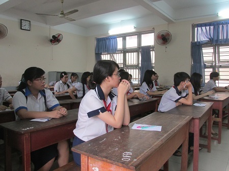 TPHCM: Điểm chuẩn vào lớp 10 công lập cao vút - 1 So với năm ngoái, điểm chuẩn vào lớp 10 công lập tại TPHCM cao chót vót.