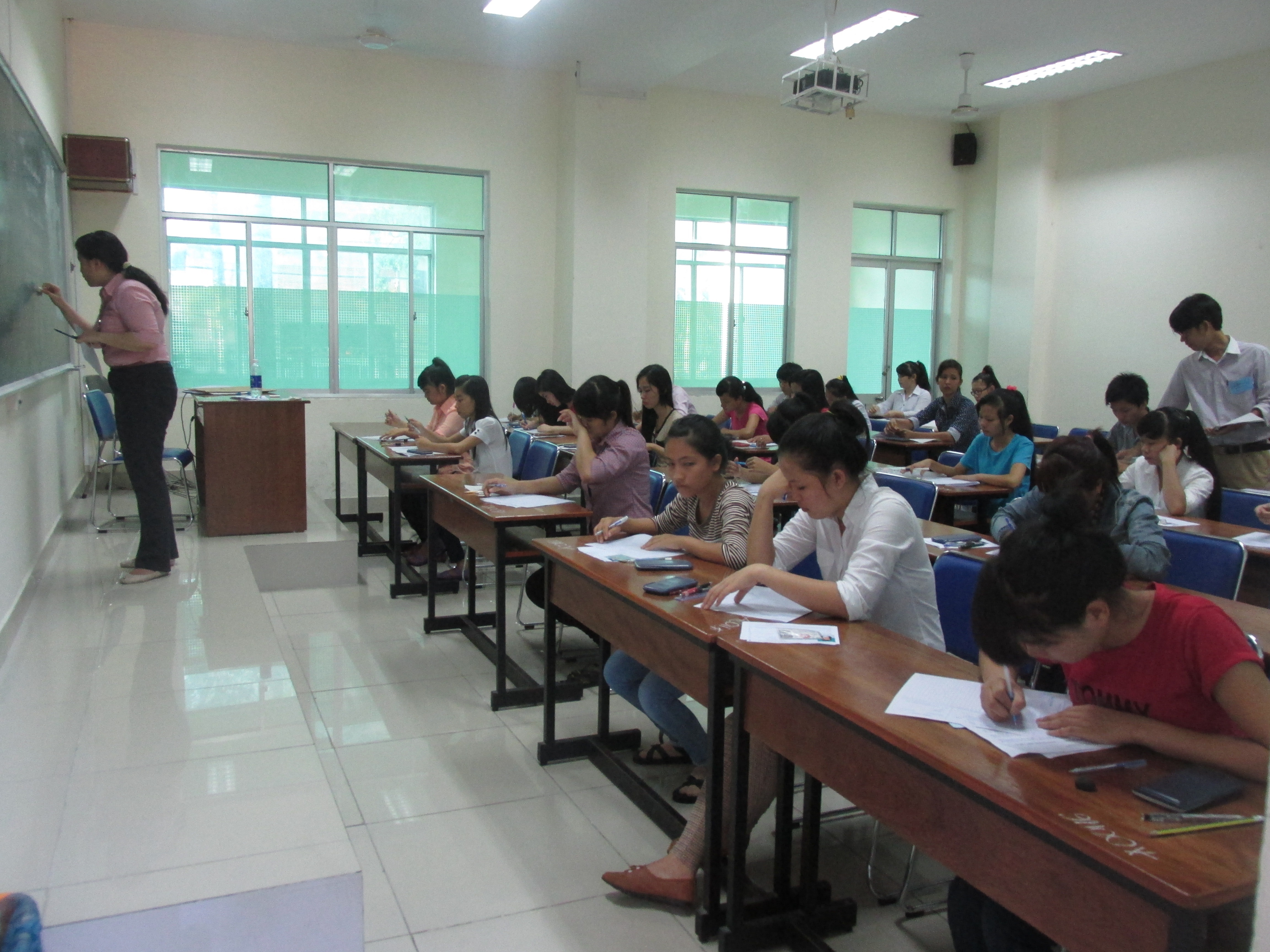 Chấm thi đại học tại TPHCM: Đã xuất hiện điểm 10 - 1 Các trường ĐH tại TPHCM đã tiến hành chấm thi dự kiến 10 ngày nữa có kết quả (Ảnh minh họa)