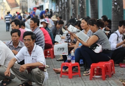 “Hốt bạc” trong mùa tuyển sinh - 3 Mùa làm ăn của những hàng quán trước trường ĐH Công nghiệp TPHCM