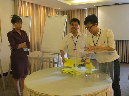 Đại hội đồng cổ đông bất thường ĐH Hoa Sen bầu Hội đồng quản trị mới - 4 Kiểm tra phiếu bầu HĐQT mới.