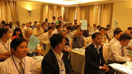 Đại hội đồng cổ đông bất thường ĐH Hoa Sen bầu Hội đồng quản trị mới - 1 Các cổ đông tham dự ĐHĐCĐ bất thường trường ĐH Hoa Sen
ngày 2/8.