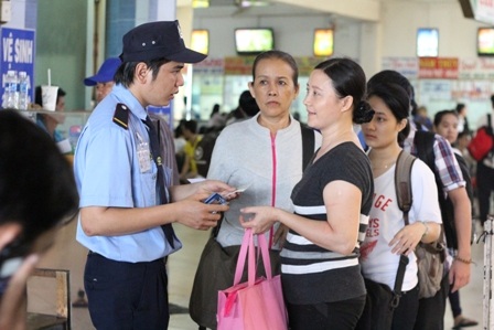 “Nghỉ lễ 3 – 4 ngày, nhà xe tăng giá vé 30% rõ ràng là lợi dụng” - 2 Về quê nghỉ lễ người dân phải đóng tiền phụ thu giá vé 30%