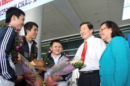 Đội vô địch Robocon châu Á – Thái Bình Dương ngập tràn cảm xúc ngày về - 9 Những lời hỏi thăm, động viên cho tinh thần sáng tạo và ý chí quyết tâm của những chàng trai trẻ